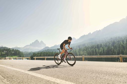 Carbon vs aluminum road bikes: Why carbon is the clear choice today