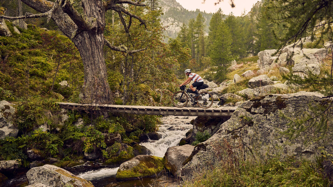 Gravel vs. Roadbikes Gravel vs. Roadbikes