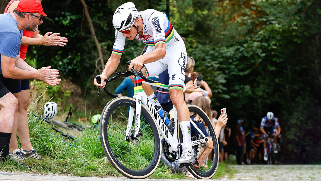 Mathieu van der Poel wins Strade Bianche 2021 with a stunning solo attack Mathieu van der Poel wins Strade Bianche 2021 with a stunning solo attack