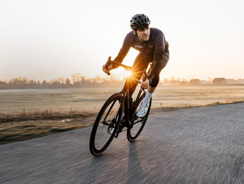 Gravel bike vs hybrid: Differences and similarities  Gravel bike vs hybrid: Differences and similarities