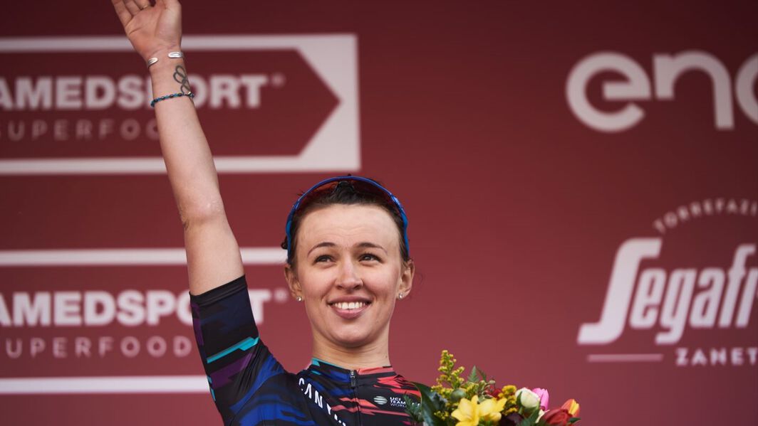 Kasia Niewiadoma won the Kasia Niewiadoma holte den Titel bei den UCI Gravel-Weltmeisterschaften 2023.UCI Gravel World Championships Kasia Niewiadoma holte den Titel bei den UCI Gravel-Weltmeisterschaften 2023.