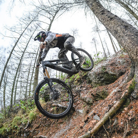 Brauche ich ein E-MTB Hardtail oder E-MTB Fully? Brauche ich ein E-MTB Hardtail oder E-MTB Fully?