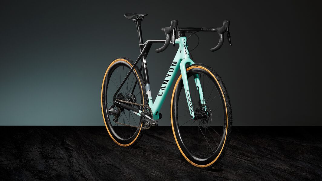 Canyon Inflite Cyclocross Bike – Lightweight Frame for Race Performance Canyon Inflite cyclocross bike with teal and black frame, integrated cockpit, and knobby tires, designed for aggressive off-road and race conditions.