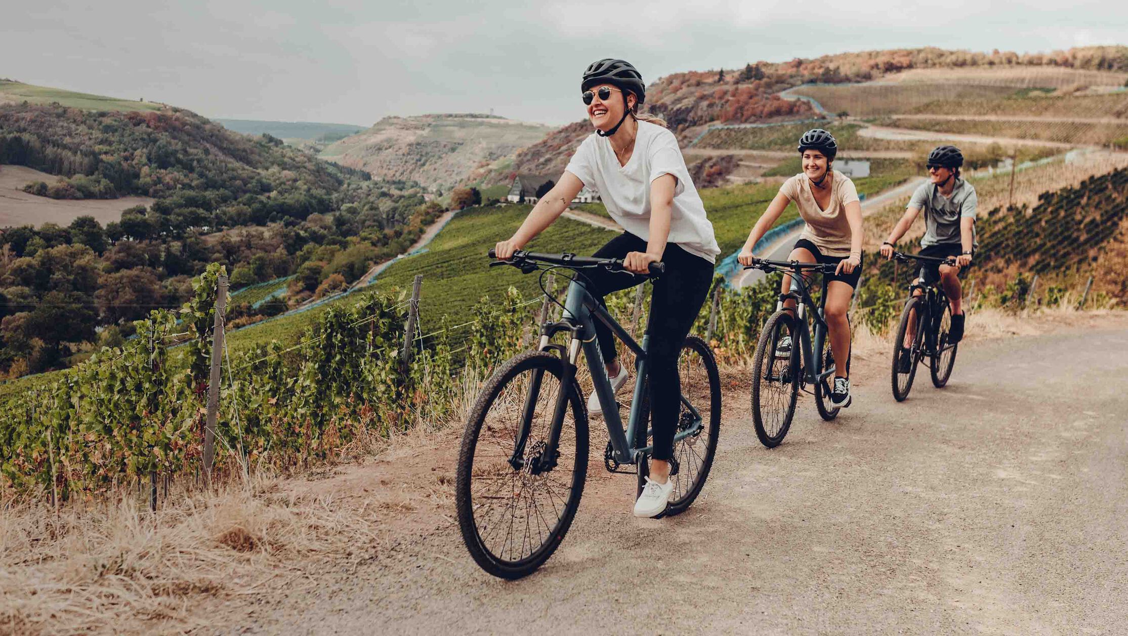Gravel o h&iacute;brida: &iquest;cu&aacute;l se adapta mejor a ti?