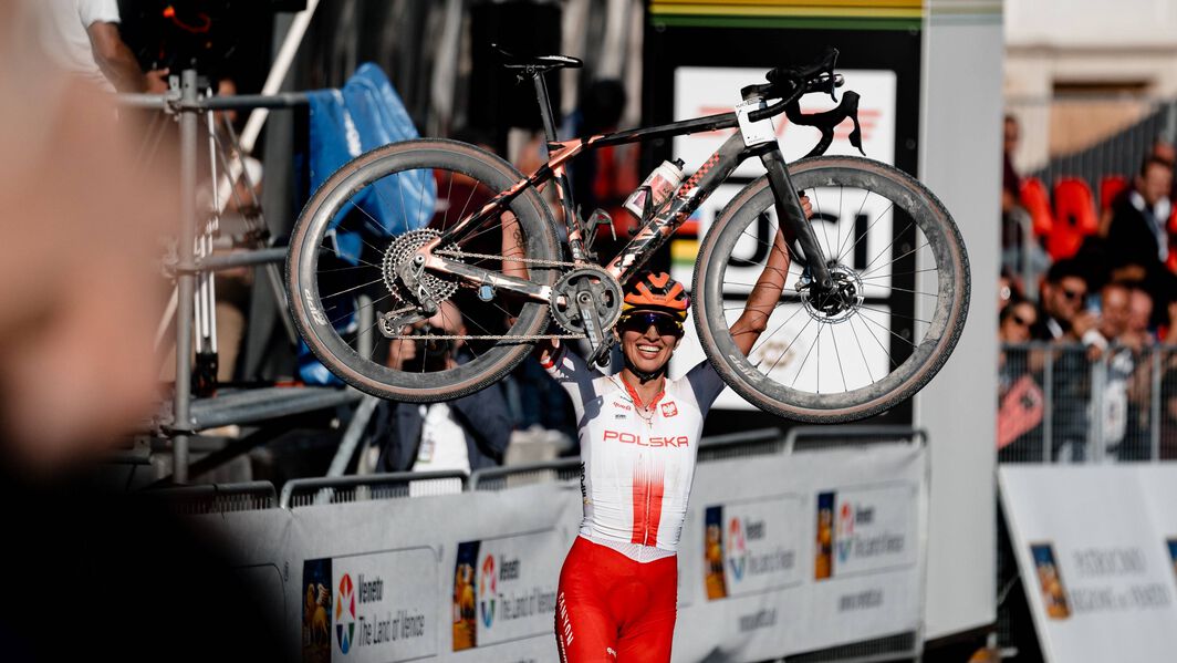 Kasia Niewiadoma won the 2023 UCI Gravel World Championships Kasia Niewiadoma won the 2023 UCI Gravel World Championships