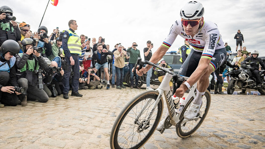Mathieu van der Poel chasing another victory at Paris-Roubaix, following his wins in 2023 and 2024. Mathieu van der Poel chasing another victory at Paris-Roubaix, following his wins in 2023 and 2024.