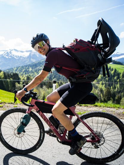 Lightening the load for the harder ascents. | © Max Schumann Lightening the load for the harder ascents. | © Max Schumann