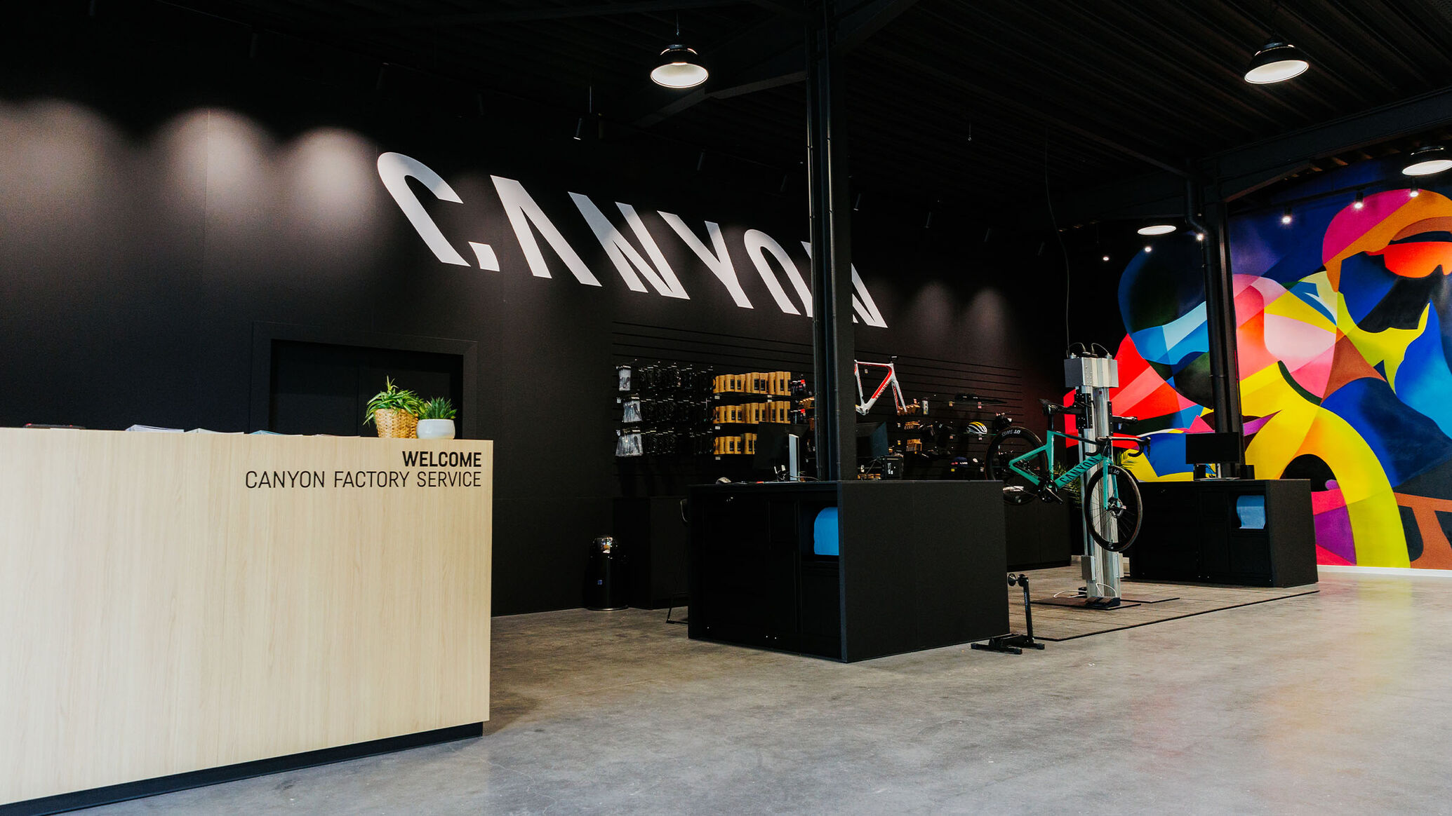 Wartung und Reparaturen beim Canyon Factory Service in Belgien