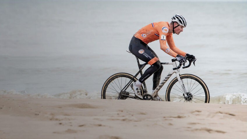 Canyon Inflite CF SLX