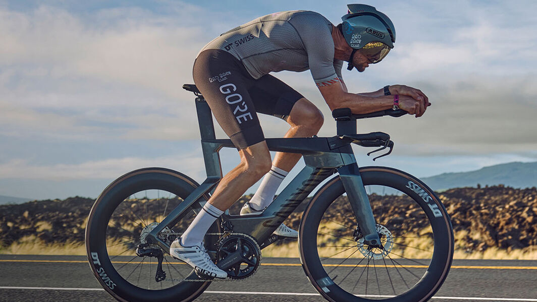 Unleash your potential with the Speedmax CF SLX triathlon bike by Canyon. Unleash your potential with the Speedmax CF SLX triathlon bike by Canyon.