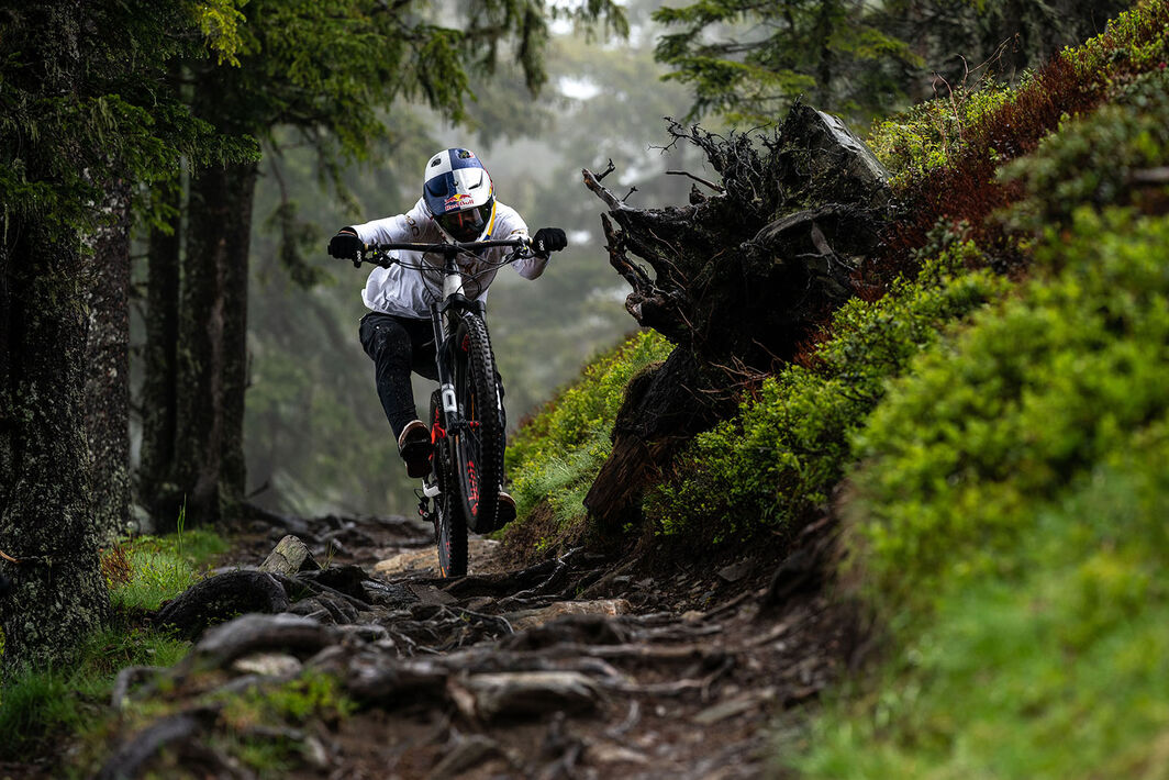 Enduro Mountain Bike Buyer’s Guide Enduro Mountain Bike Buyer’s Guide