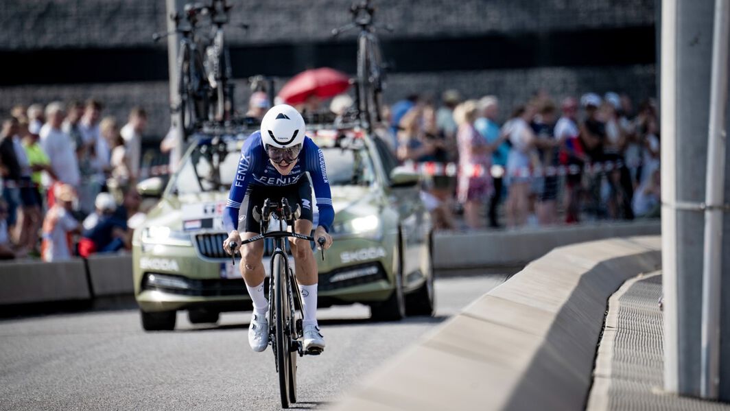Yara Kastelijn, the Dutch rider famous for her climbing strength, is set to return to La Vuelta Femenina 2025