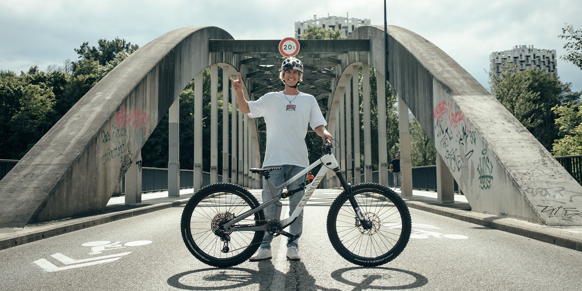 Fabio Wibmer’s Canyon Spectral ready to roll in Video Game