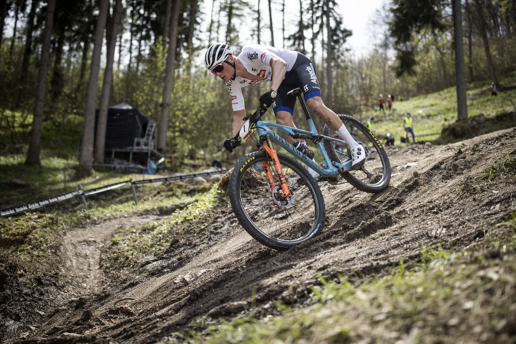 Full-Suspension Mountain Bike Buyer’s Guide Full-Suspension Mountain Bike Buyer’s Guide