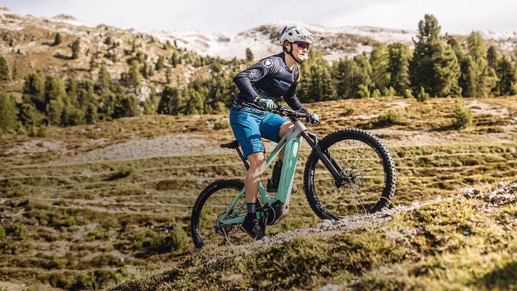 Fahrradurlaub in den Bergen: Welches E-MTB ist perfekt für eine Alpenüberquerung? Fahrradurlaub in den Bergen: Welches E-MTB ist perfekt für eine Alpenüberquerung?