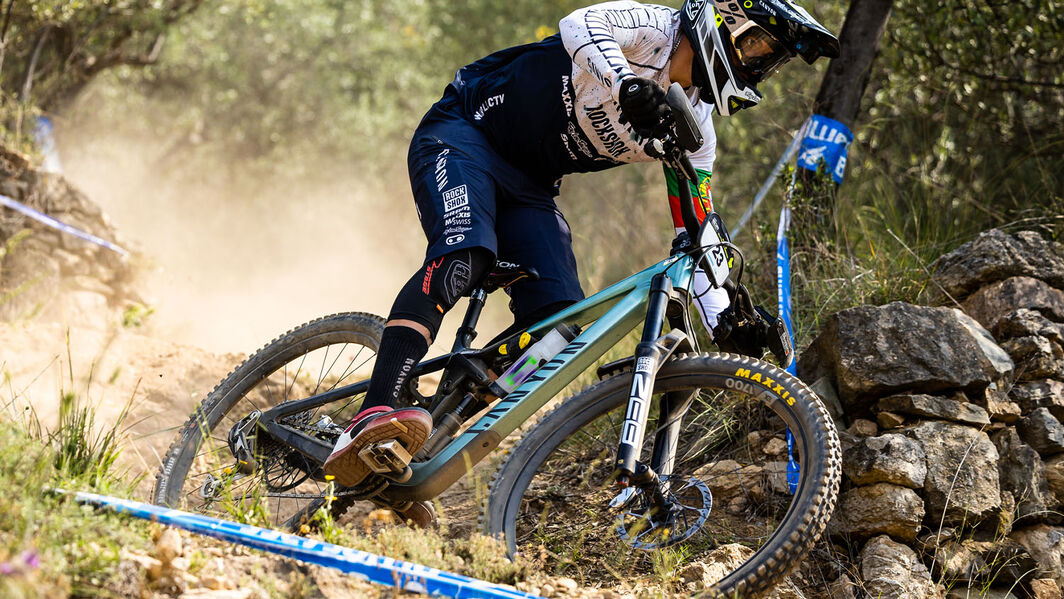 Smoother rides: Achieving the right suspension and travel setup for your mtb adventure. Smoother rides: Achieving the right suspension and travel setup for your mtb adventure.