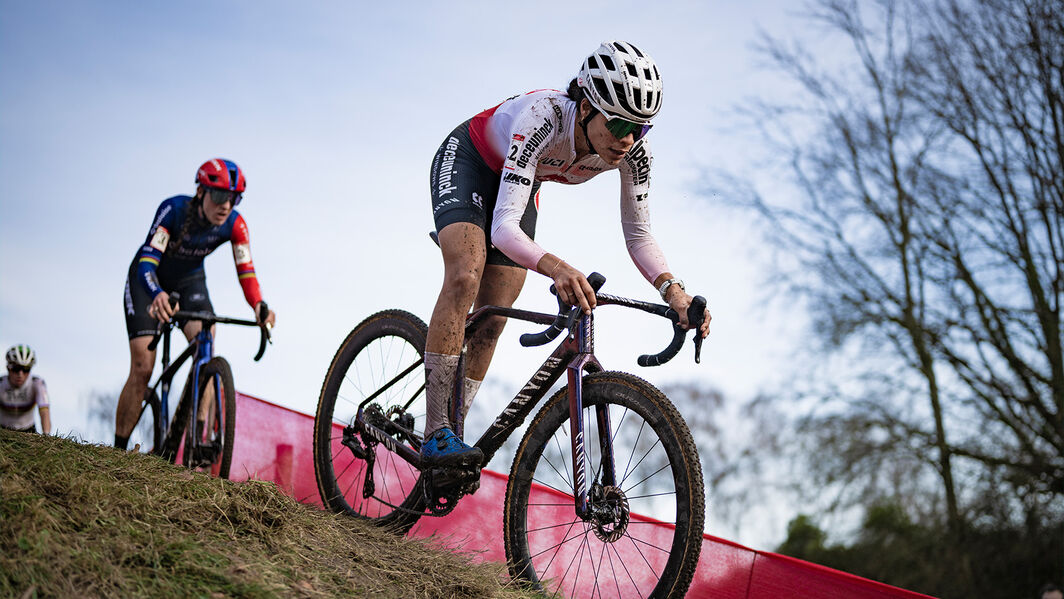 Ceylin del Carmen Alvarado ha destacado en ciclocross con su impresionante velocidad, técnica y resistencia.