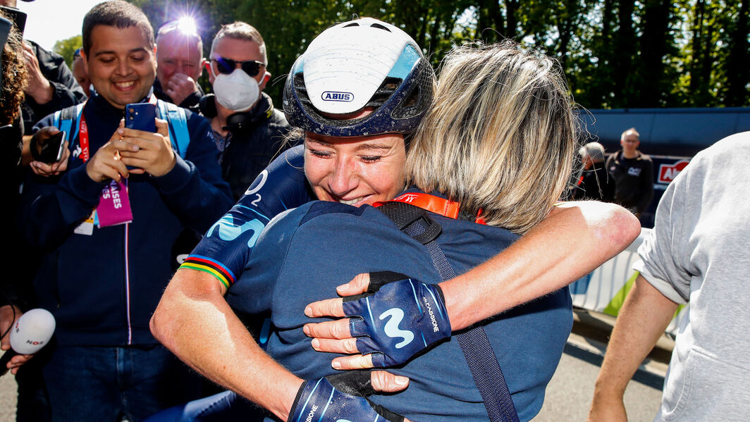 Annemiek van Vleuten wins Liège–Bastogne–Liège Femmes 2022 Annemiek van Vleuten wins Liège–Bastogne–Liège Femmes 2022