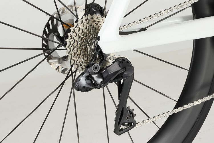 Aeroad CF SLX 8 Di2 Aeroad CF SLX 8 Di2