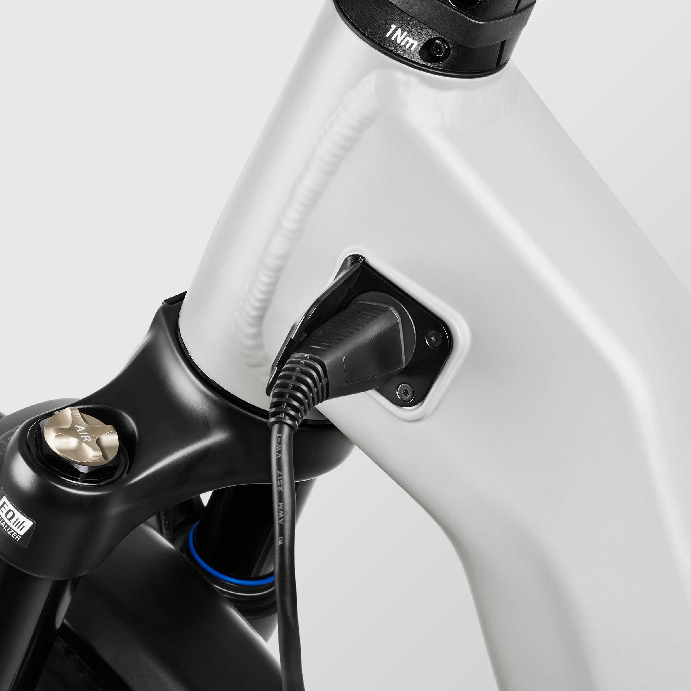 Pathlite:ON 9 LTD SUV step-through