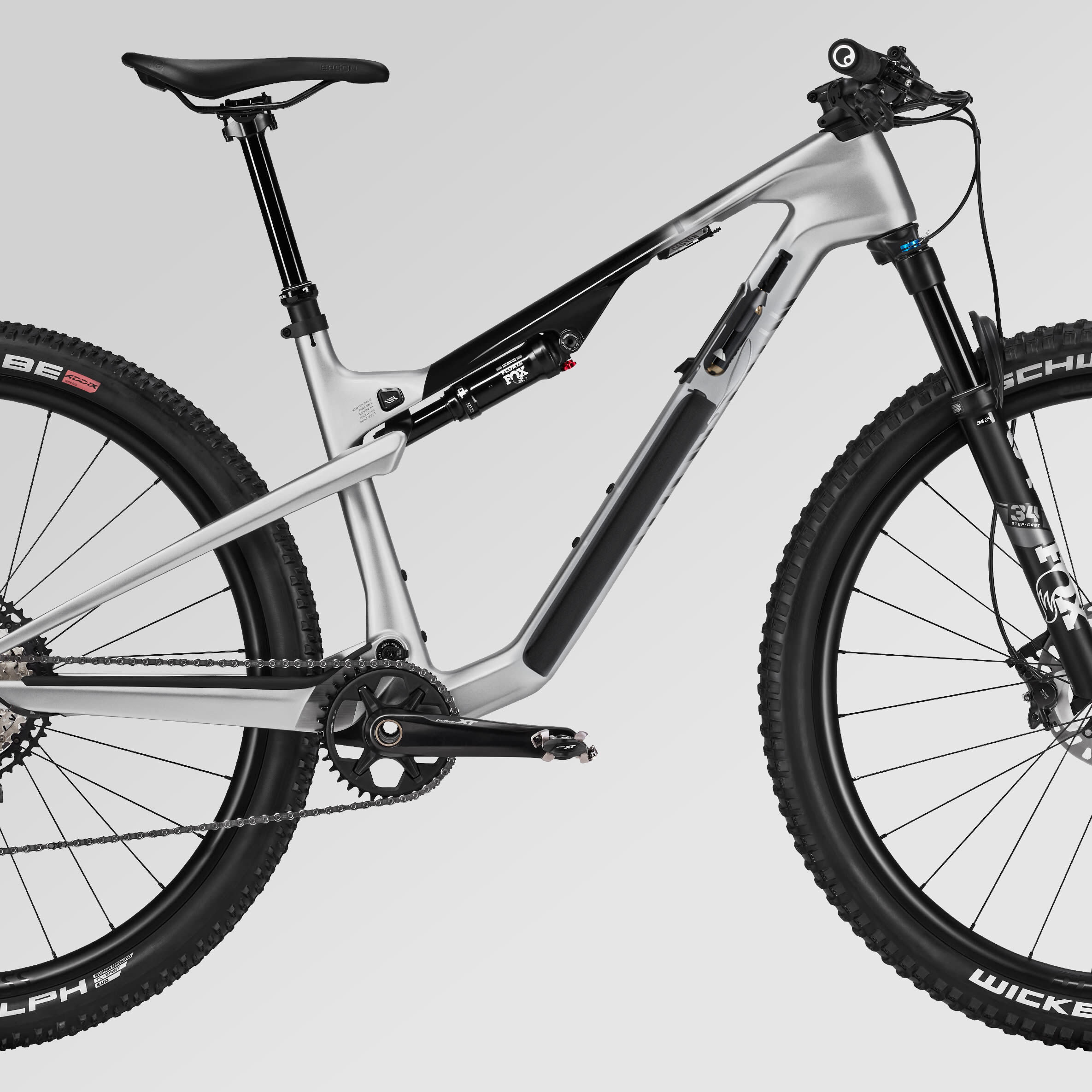 Lux Trail CF 8
