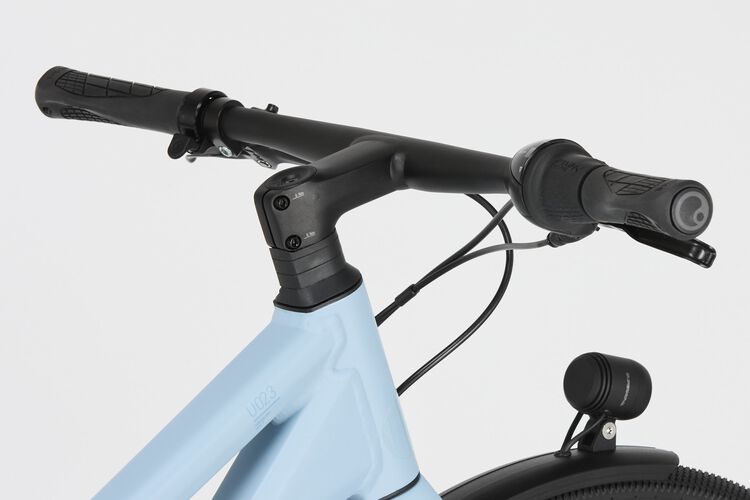 Commuter mid-step Commuter mid-step