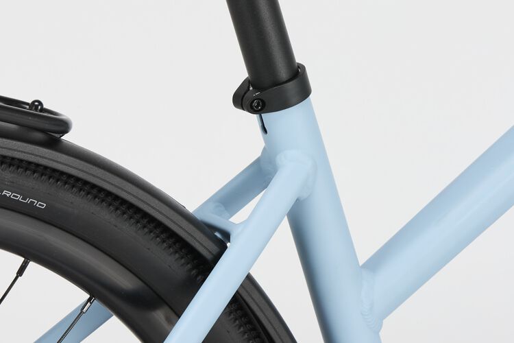 Commuter mid-step Commuter mid-step